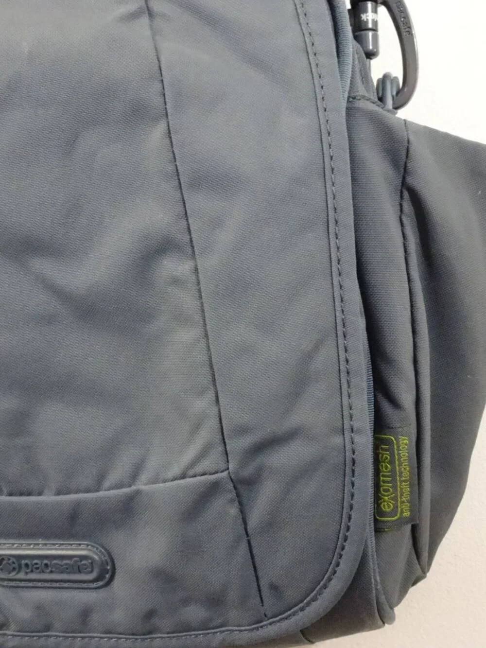 Pacsafe Metrosafe LS-Series LS200 Crossbody Shoulder Bag Travel Blue Anti Theft